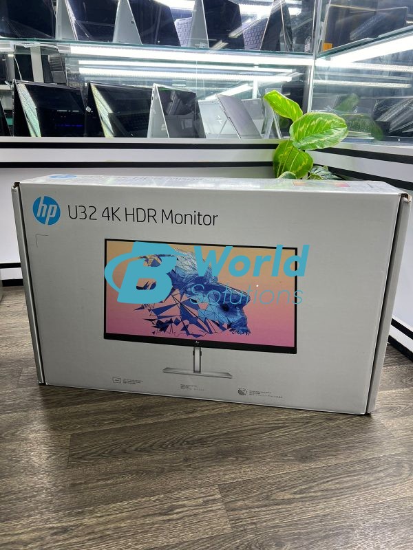 HP U32 31.5″ 4K HDR Monitor, Silver Color *Special Feature Resolution: 4K UHD (3840 x 2160)