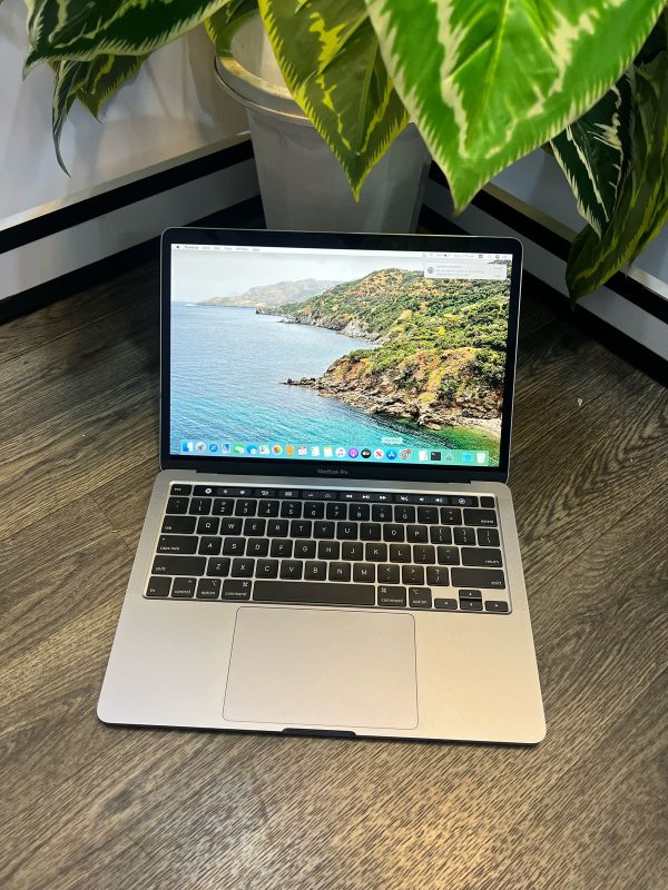 2020 Apple MacBook Pro with 2.3GHz Intel Core i7 (13-inch, 16GB RAM, 1000GB SSD Storage) (QWERTY English) Silver (Renewed)