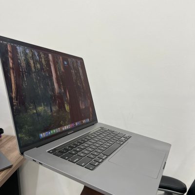 2019 Apple MacBook Pro with 2.3GHz Intel Core i9 (15-inch, 32GB RAM, 1TB SDD Storage) (QWERTY English) Space Gray (Renewed)