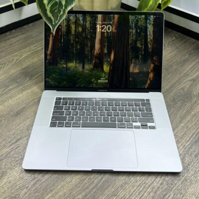 APPLE MACBOOK PRO 2018(A1990) |INTEL CORE i7|16GB RAM|512GB SSD|4GB GDDR5 RADEON PRO 560X GRAPHICS|15.4 INCH RETINA DISPLAY|TOUCH BAR