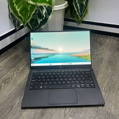 Dell XPS 13 7390 – InaptopDell XPS 13 7390 13.3" FHD InfinityEdge Laptop, Intel Core i7-10510U, 16GB RAM, 512GB SSD, Backlit Keyboard, WiFi 6, Webcam, Windows 11, Silver (Refurbished)